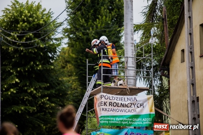 Zdjęcie w galerii na portalu naszraciborz.pl: Żelazny jak strażak w Krzanowicach. David Pasek z pucharem prezesa OSP Krzanowice wiadomości z regionu