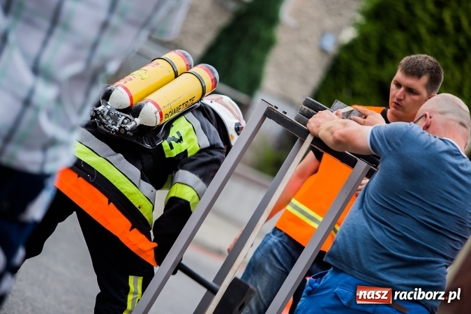 Zdjęcie w galerii na portalu naszraciborz.pl: Żelazny jak strażak w Krzanowicach. David Pasek z pucharem prezesa OSP Krzanowice wiadomości z regionu