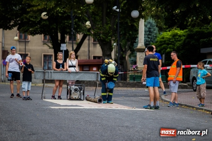 Zdjęcie w galerii na portalu naszraciborz.pl: Żelazny jak strażak w Krzanowicach. David Pasek z pucharem prezesa OSP Krzanowice wiadomości z regionu