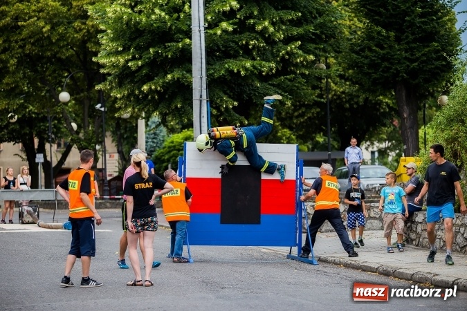 Zdjęcie w galerii na portalu naszraciborz.pl: Żelazny jak strażak w Krzanowicach. David Pasek z pucharem prezesa OSP Krzanowice wiadomości z regionu