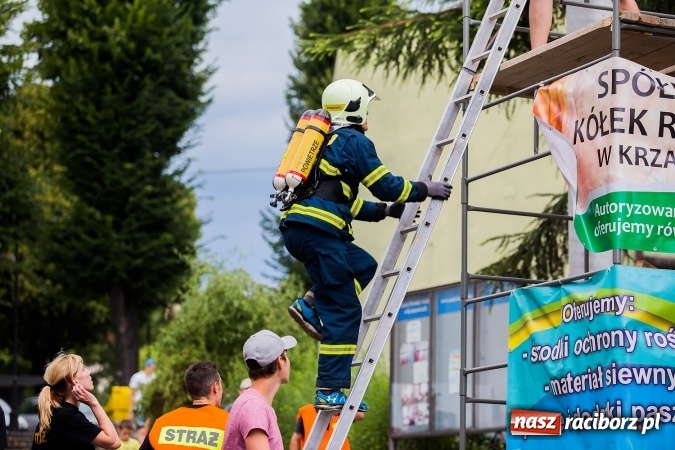 Zdjęcie w galerii na portalu naszraciborz.pl: Żelazny jak strażak w Krzanowicach. David Pasek z pucharem prezesa OSP Krzanowice wiadomości z regionu