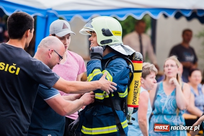 Zdjęcie w galerii na portalu naszraciborz.pl: Żelazny jak strażak w Krzanowicach. David Pasek z pucharem prezesa OSP Krzanowice wiadomości z regionu