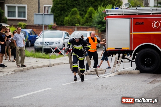 Zdjęcie w galerii na portalu naszraciborz.pl: Żelazny jak strażak w Krzanowicach. David Pasek z pucharem prezesa OSP Krzanowice wiadomości z regionu