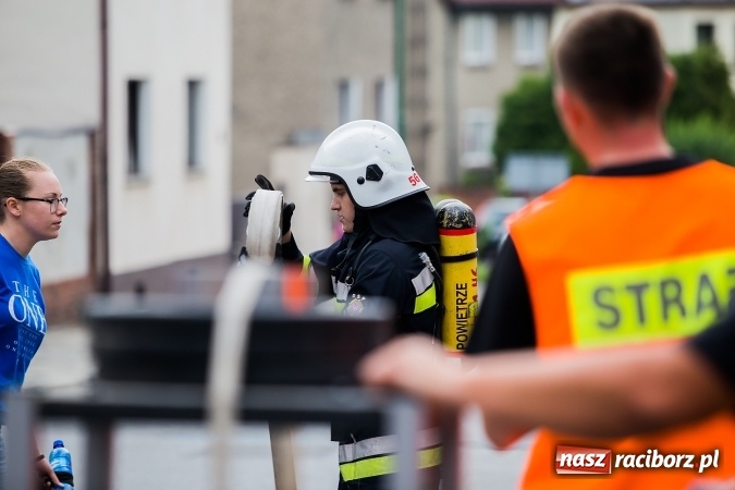 Zdjęcie w galerii na portalu naszraciborz.pl: Żelazny jak strażak w Krzanowicach. David Pasek z pucharem prezesa OSP Krzanowice wiadomości z regionu
