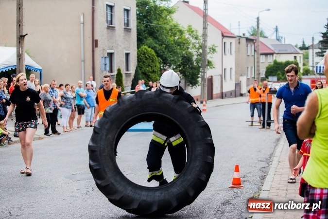 Zdjęcie w galerii na portalu naszraciborz.pl: Żelazny jak strażak w Krzanowicach. David Pasek z pucharem prezesa OSP Krzanowice wiadomości z regionu