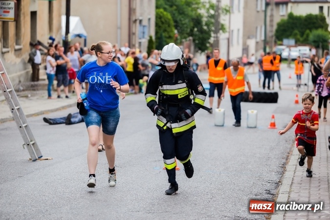 Zdjęcie w galerii na portalu naszraciborz.pl: Żelazny jak strażak w Krzanowicach. David Pasek z pucharem prezesa OSP Krzanowice wiadomości z regionu