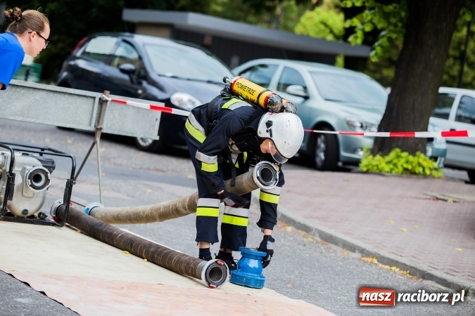 Zdjęcie w galerii na portalu naszraciborz.pl: Żelazny jak strażak w Krzanowicach. David Pasek z pucharem prezesa OSP Krzanowice wiadomości z regionu