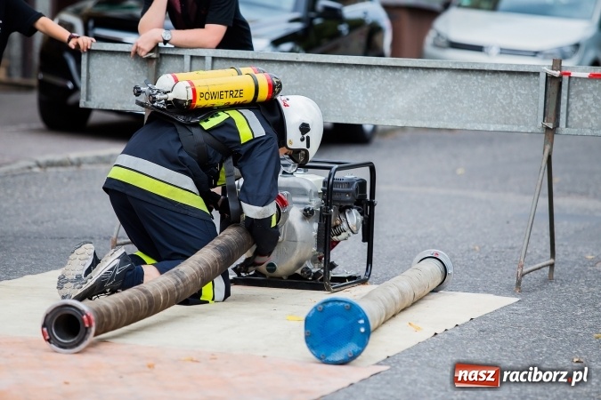 Zdjęcie w galerii na portalu naszraciborz.pl: Żelazny jak strażak w Krzanowicach. David Pasek z pucharem prezesa OSP Krzanowice wiadomości z regionu