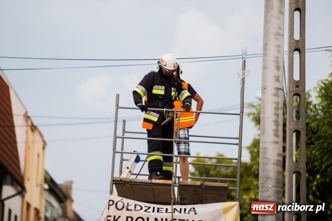 Zdjęcie w galerii na portalu naszraciborz.pl: Żelazny jak strażak w Krzanowicach. David Pasek z pucharem prezesa OSP Krzanowice wiadomości z regionu