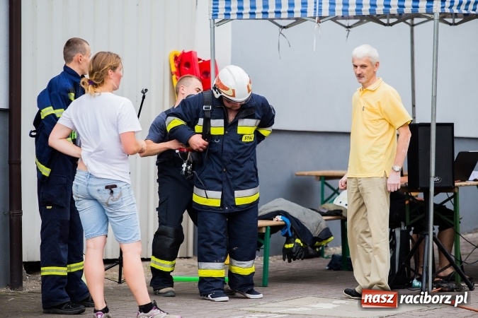 Zdjęcie w galerii na portalu naszraciborz.pl: Żelazny jak strażak w Krzanowicach. David Pasek z pucharem prezesa OSP Krzanowice wiadomości z regionu