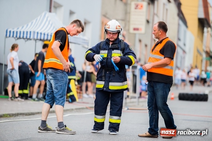 Zdjęcie w galerii na portalu naszraciborz.pl: Żelazny jak strażak w Krzanowicach. David Pasek z pucharem prezesa OSP Krzanowice wiadomości z regionu