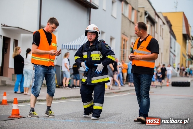 Zdjęcie w galerii na portalu naszraciborz.pl: Żelazny jak strażak w Krzanowicach. David Pasek z pucharem prezesa OSP Krzanowice wiadomości z regionu