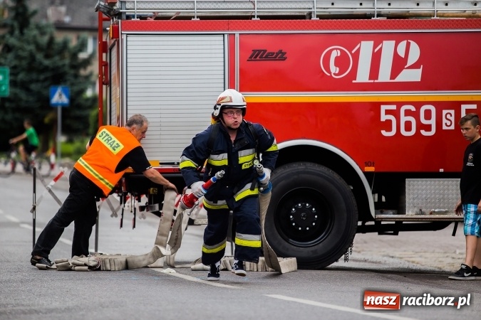 Zdjęcie w galerii na portalu naszraciborz.pl: Żelazny jak strażak w Krzanowicach. David Pasek z pucharem prezesa OSP Krzanowice wiadomości z regionu