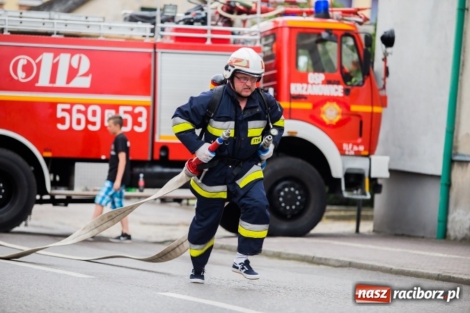 Zdjęcie w galerii na portalu naszraciborz.pl: Żelazny jak strażak w Krzanowicach. David Pasek z pucharem prezesa OSP Krzanowice wiadomości z regionu