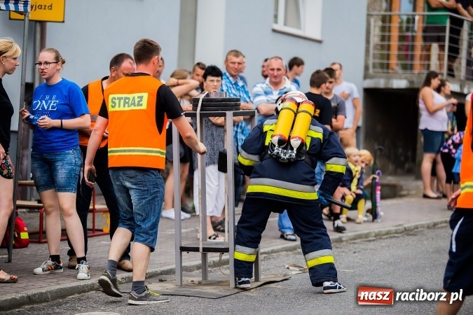 Zdjęcie w galerii na portalu naszraciborz.pl: Żelazny jak strażak w Krzanowicach. David Pasek z pucharem prezesa OSP Krzanowice wiadomości z regionu