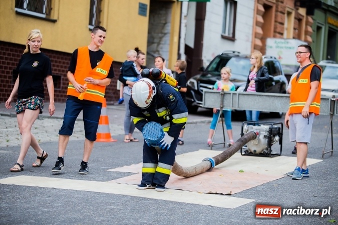 Zdjęcie w galerii na portalu naszraciborz.pl: Żelazny jak strażak w Krzanowicach. David Pasek z pucharem prezesa OSP Krzanowice wiadomości z regionu