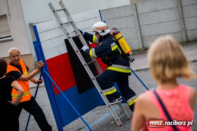 Zdjęcie w galerii na portalu naszraciborz.pl: Żelazny jak strażak w Krzanowicach. David Pasek z pucharem prezesa OSP Krzanowice wiadomości z regionu