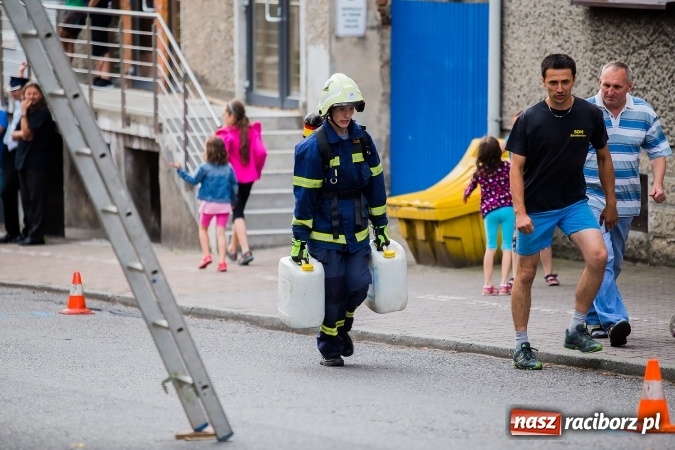 Zdjęcie w galerii na portalu naszraciborz.pl: Żelazny jak strażak w Krzanowicach. David Pasek z pucharem prezesa OSP Krzanowice wiadomości z regionu