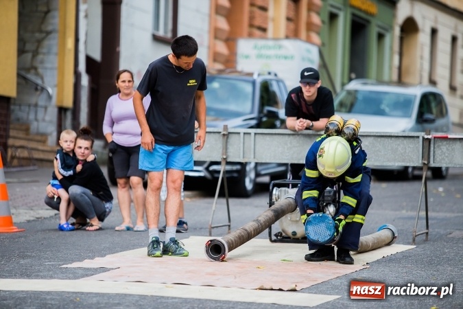 Zdjęcie w galerii na portalu naszraciborz.pl: Żelazny jak strażak w Krzanowicach. David Pasek z pucharem prezesa OSP Krzanowice wiadomości z regionu