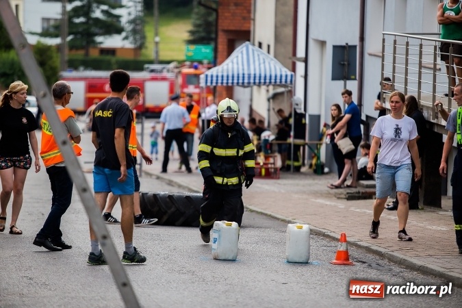Zdjęcie w galerii na portalu naszraciborz.pl: Żelazny jak strażak w Krzanowicach. David Pasek z pucharem prezesa OSP Krzanowice wiadomości z regionu