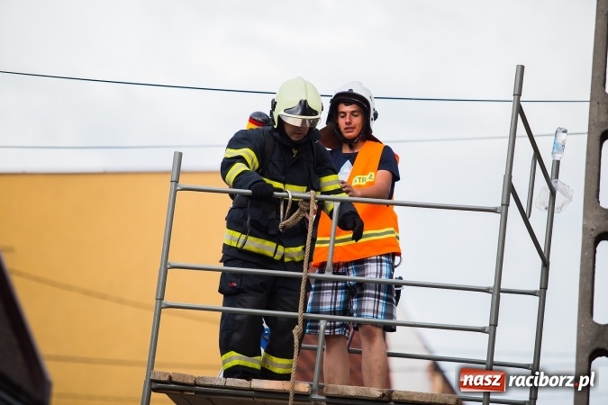 Zdjęcie w galerii na portalu naszraciborz.pl: Żelazny jak strażak w Krzanowicach. David Pasek z pucharem prezesa OSP Krzanowice wiadomości z regionu
