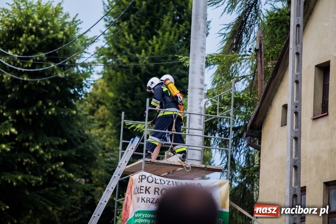 Zdjęcie w galerii na portalu naszraciborz.pl: Żelazny jak strażak w Krzanowicach. David Pasek z pucharem prezesa OSP Krzanowice wiadomości z regionu