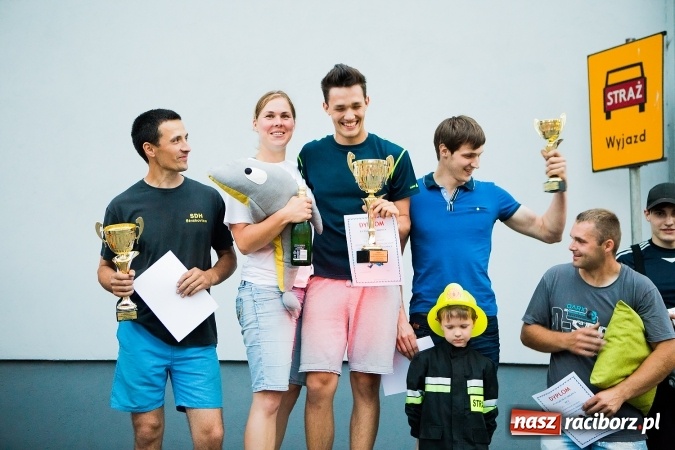 Zdjęcie w galerii na portalu naszraciborz.pl: Żelazny jak strażak w Krzanowicach. David Pasek z pucharem prezesa OSP Krzanowice wiadomości z regionu