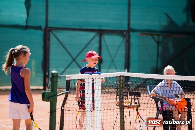 Zdjęcie w galerii na portalu naszraciborz.pl: Tenisowy piknik rodzinny na korcie przy ul. Pracy  wiadomości z regionu