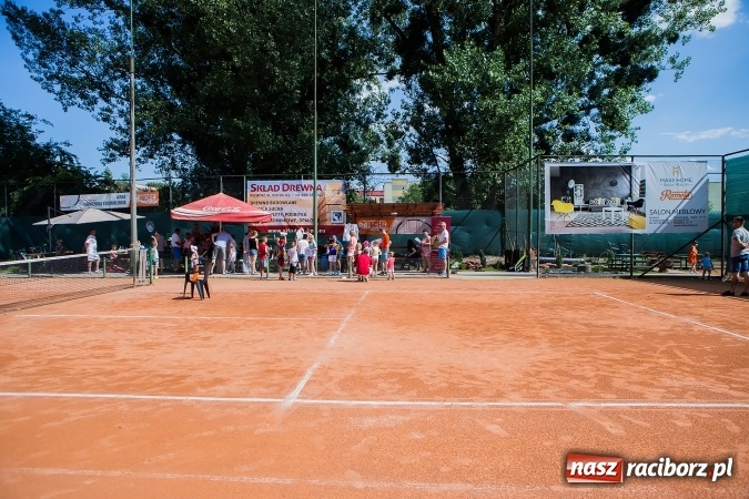 Zdjęcie w galerii na portalu naszraciborz.pl: Tenisowy piknik rodzinny na korcie przy ul. Pracy  wiadomości z regionu