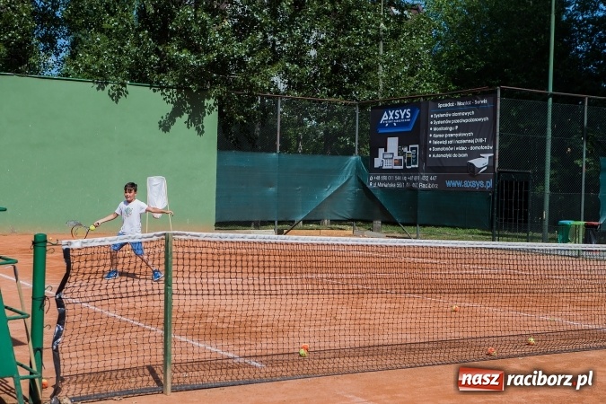 Zdjęcie w galerii na portalu naszraciborz.pl: Tenisowy piknik rodzinny na korcie przy ul. Pracy  wiadomości z regionu