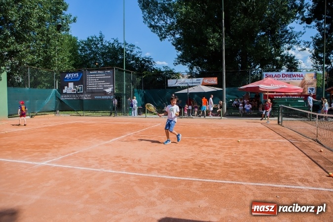 Zdjęcie w galerii na portalu naszraciborz.pl: Tenisowy piknik rodzinny na korcie przy ul. Pracy  wiadomości z regionu