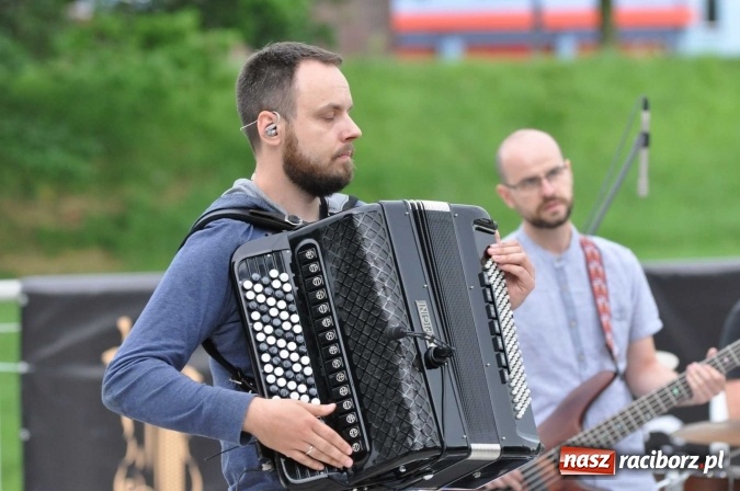 Zdjęcie w galerii na portalu naszraciborz.pl: Etnostation - muzyka pięciu stron świata na przystani w Raciborzu wiadomości z regionu