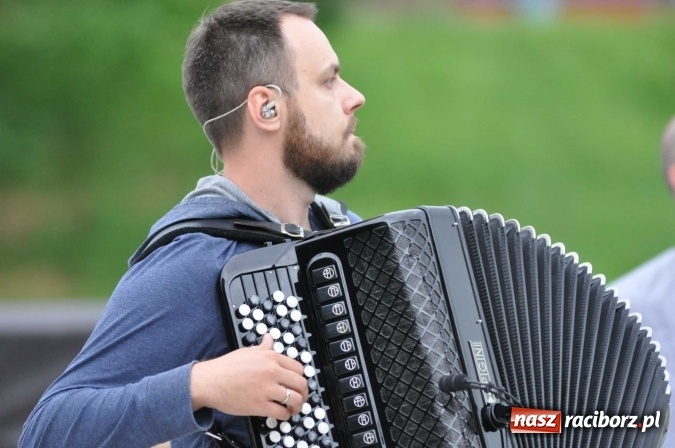 Zdjęcie w galerii na portalu naszraciborz.pl: Etnostation - muzyka pięciu stron świata na przystani w Raciborzu wiadomości z regionu