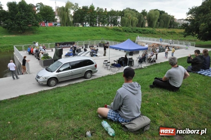 Zdjęcie w galerii na portalu naszraciborz.pl: Etnostation - muzyka pięciu stron świata na przystani w Raciborzu wiadomości z regionu