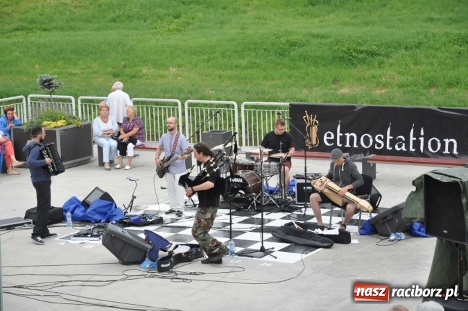 Zdjęcie w galerii na portalu naszraciborz.pl: Etnostation - muzyka pięciu stron świata na przystani w Raciborzu wiadomości z regionu