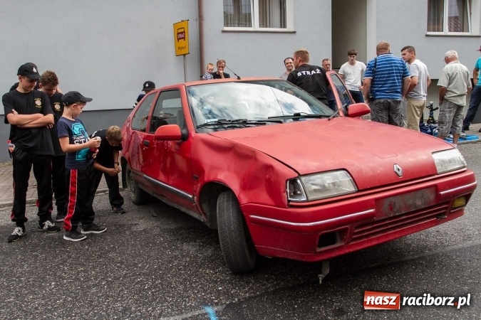 Zdjęcie w galerii na portalu naszraciborz.pl: Pokaz najnowszego sprzętu strażackiego na festynie w Krzanowicach wiadomości z regionu
