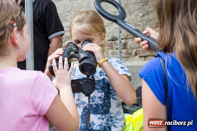 Zdjęcie w galerii na portalu naszraciborz.pl: Pokaz najnowszego sprzętu strażackiego na festynie w Krzanowicach wiadomości z regionu