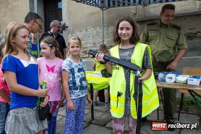 Zdjęcie w galerii na portalu naszraciborz.pl: Pokaz najnowszego sprzętu strażackiego na festynie w Krzanowicach wiadomości z regionu