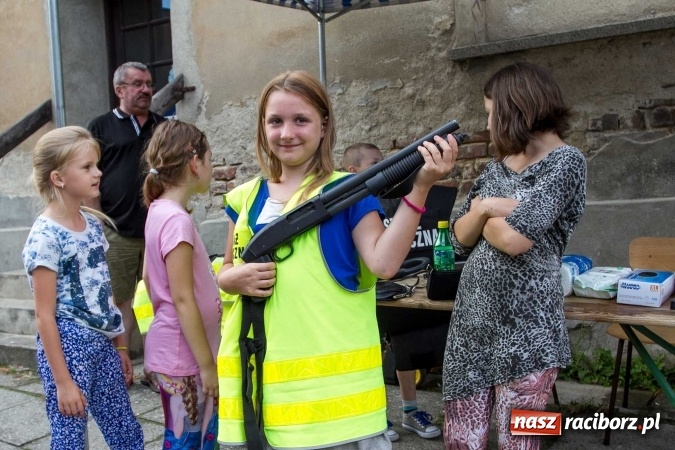 Zdjęcie w galerii na portalu naszraciborz.pl: Pokaz najnowszego sprzętu strażackiego na festynie w Krzanowicach wiadomości z regionu