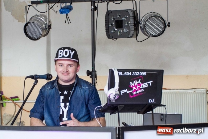 Zdjęcie w galerii na portalu naszraciborz.pl: Pokaz najnowszego sprzętu strażackiego na festynie w Krzanowicach wiadomości z regionu