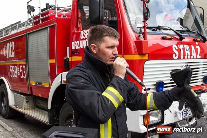 Zdjęcie w galerii na portalu naszraciborz.pl: Pokaz najnowszego sprzętu strażackiego na festynie w Krzanowicach wiadomości z regionu