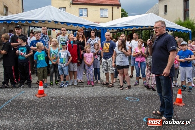 Zdjęcie w galerii na portalu naszraciborz.pl: Pokaz najnowszego sprzętu strażackiego na festynie w Krzanowicach wiadomości z regionu