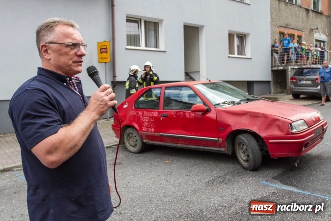Zdjęcie w galerii na portalu naszraciborz.pl: Pokaz najnowszego sprzętu strażackiego na festynie w Krzanowicach wiadomości z regionu