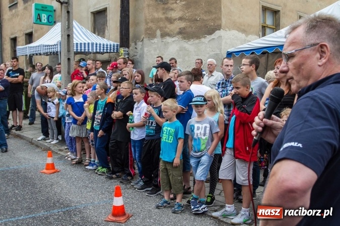 Zdjęcie w galerii na portalu naszraciborz.pl: Pokaz najnowszego sprzętu strażackiego na festynie w Krzanowicach wiadomości z regionu