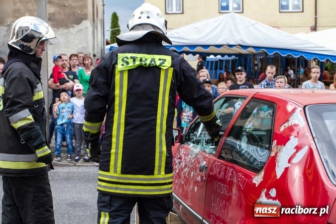 Zdjęcie w galerii na portalu naszraciborz.pl: Pokaz najnowszego sprzętu strażackiego na festynie w Krzanowicach wiadomości z regionu