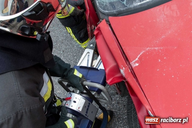 Zdjęcie w galerii na portalu naszraciborz.pl: Pokaz najnowszego sprzętu strażackiego na festynie w Krzanowicach wiadomości z regionu