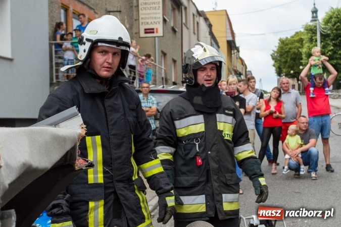 Zdjęcie w galerii na portalu naszraciborz.pl: Pokaz najnowszego sprzętu strażackiego na festynie w Krzanowicach wiadomości z regionu