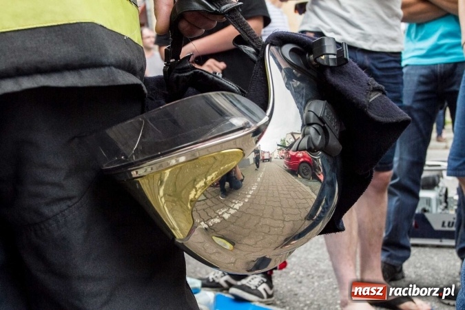 Zdjęcie w galerii na portalu naszraciborz.pl: Pokaz najnowszego sprzętu strażackiego na festynie w Krzanowicach wiadomości z regionu