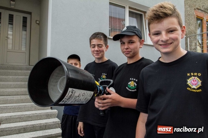 Zdjęcie w galerii na portalu naszraciborz.pl: Pokaz najnowszego sprzętu strażackiego na festynie w Krzanowicach wiadomości z regionu