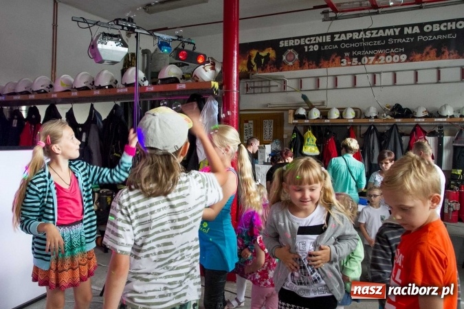 Zdjęcie w galerii na portalu naszraciborz.pl: Pokaz najnowszego sprzętu strażackiego na festynie w Krzanowicach wiadomości z regionu